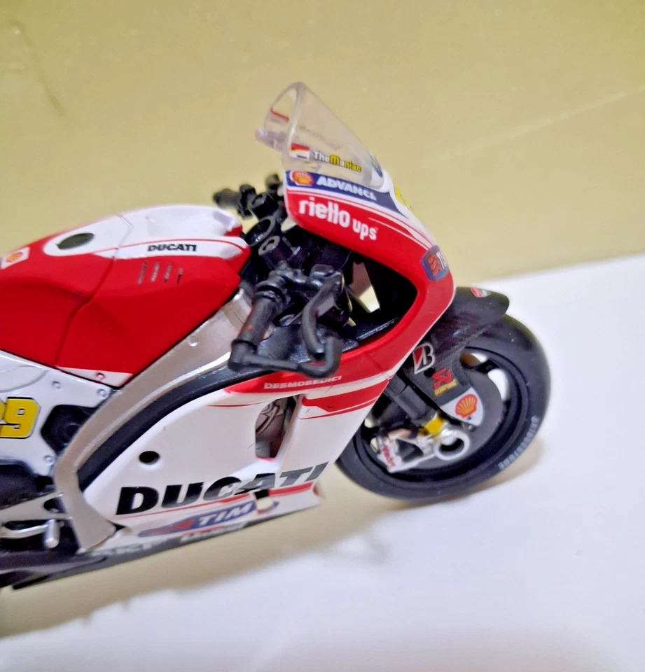 Maisto Ducati Desmosedici GP 1:18 - Andrea Iannone - Immagine 4 di 4