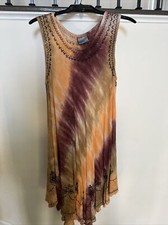 Vintage Sleeveless Flowing Dress With Embroidery And Floral Colors