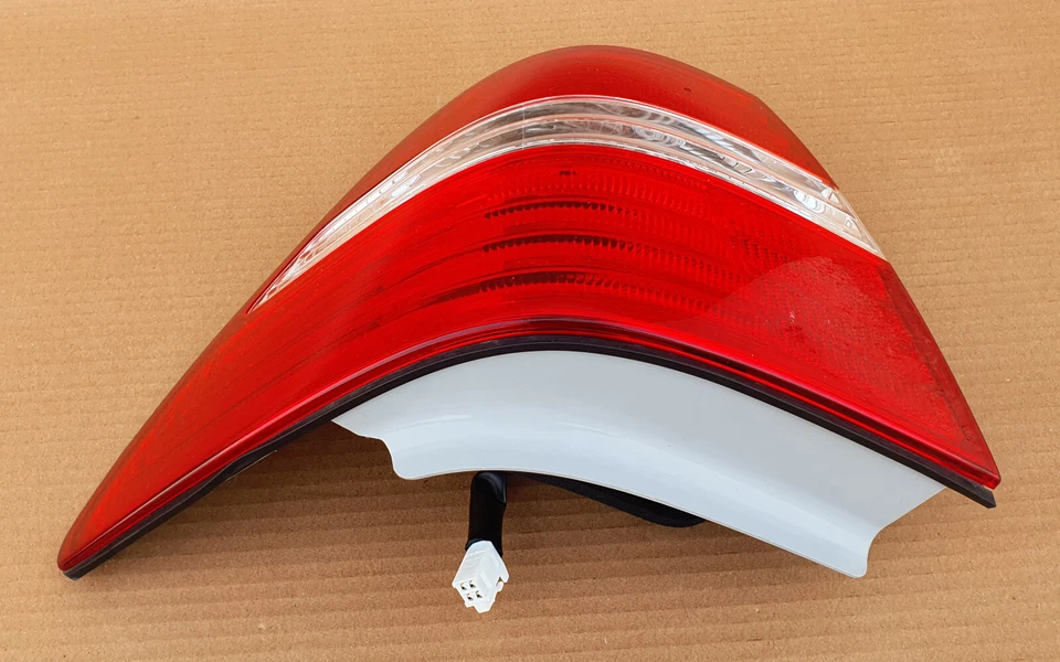 Luz trasera LED del lado izquierdo del conductor LEXUS LS430 2004-2006 OEM JDM usada Foto 2 de 4