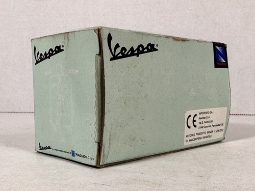 1978 VESPA P200E Vintage 1:32 Scale Model in Original Display Case/Box Piaggio - Picture 7 of 12