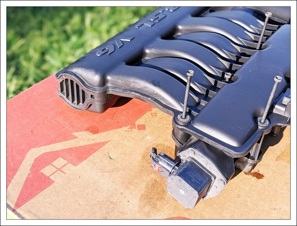 ✅ 2005-2006 Chrysler 300 Dodge Charger  Magnum 3.5L Upper Intake Manifold OEM - Image 4 of 4