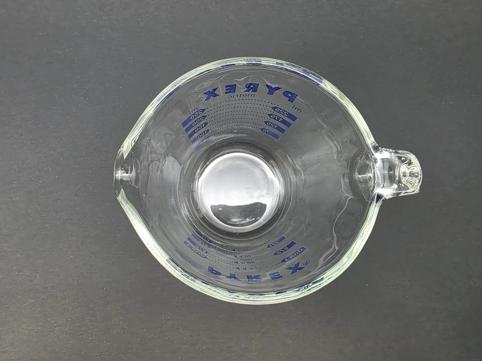 Taza Medidora PYREX Cocina Inglesa y Métrica Hornear Hecha en EE. UU. Foto 3 de 4