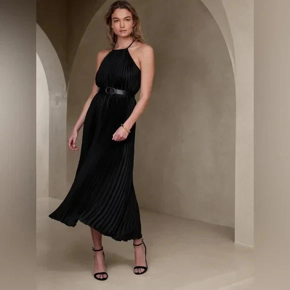 Maxi Vestido Plisado Halter Banana Republic S Forrado Negro Vestido de Noche de Vacaciones Foto 2 de 4