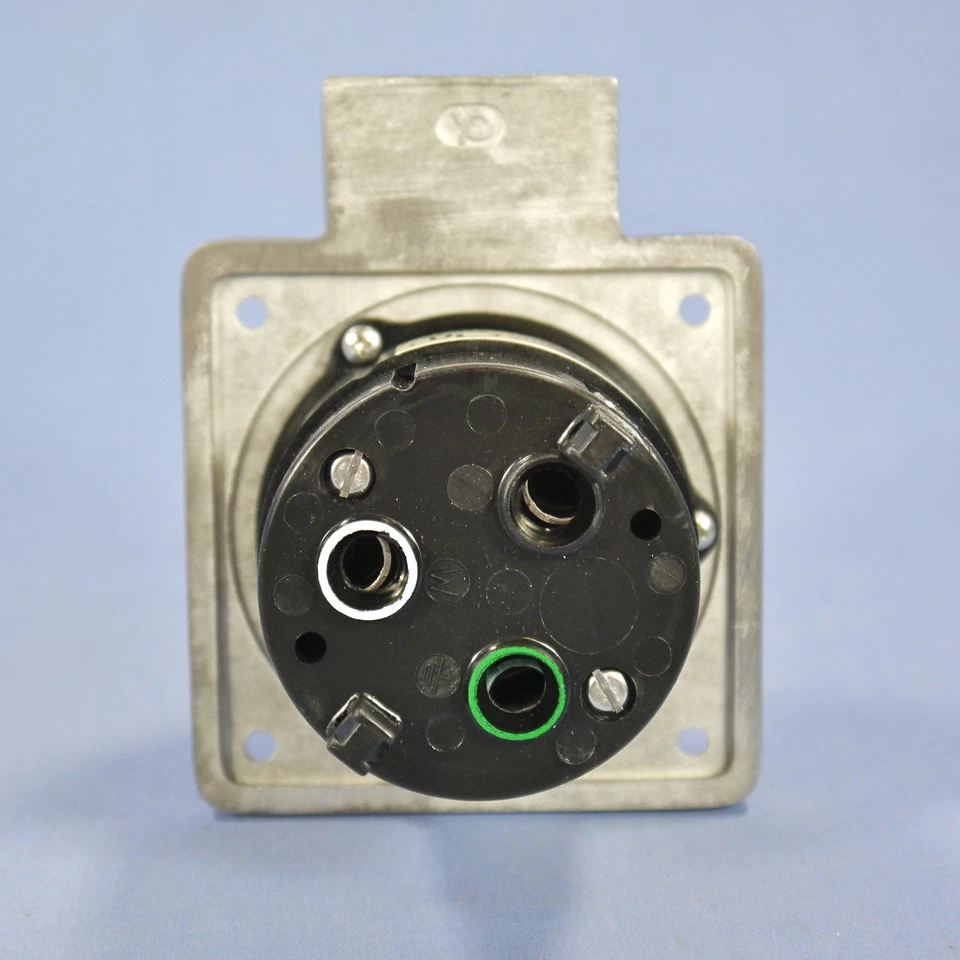 Receptáculo de entrada con brida bloqueo giratorio Leviton 6372-CR NO-Nema 50A 125V Foto 4 de 4