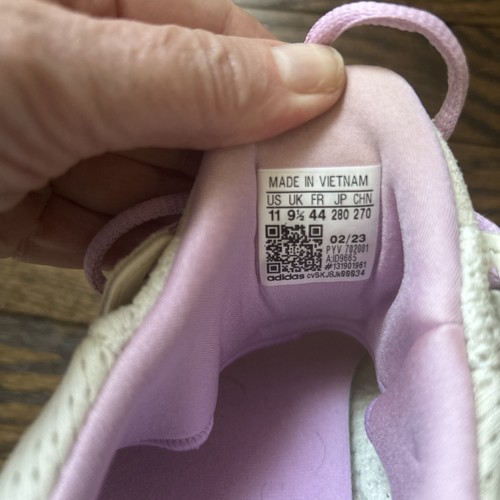 Ladies Adidas Ultra Boost Size 11 - Picture 4 of 5