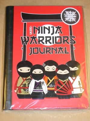 JOURNAL DER NINJA WARRIORS / MIT AUFKLEBERN UND TASCHEN / NEU IN CELLO