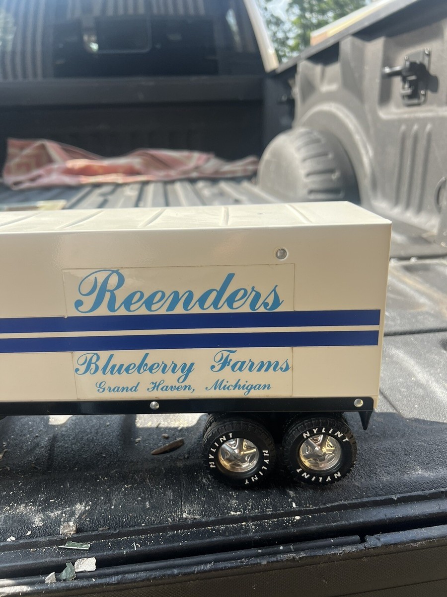 Nylint Silver Knight 18 Wheeler Reenders Blueberry Farm MI Tractor