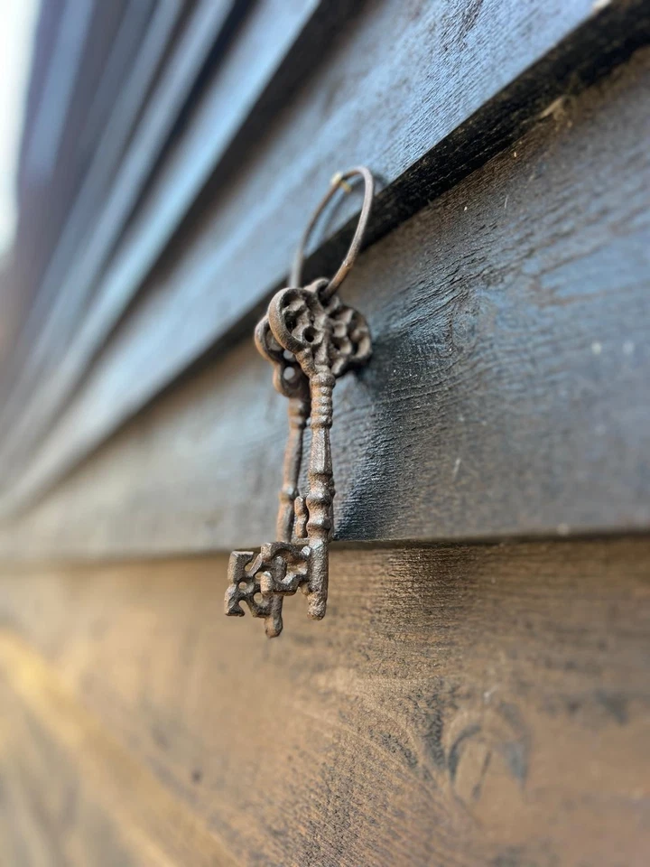 Hanging Keys Cast Iron Garden Vintage Rustic Home Decoration Gift - Image 3 of 4