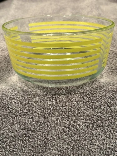 Vintage Pyrex Yellow Striped Bowl Serving Storage 1 Quart #7201