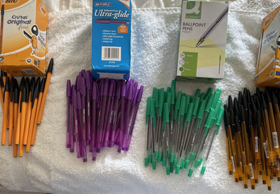 Großes Restposten Konvolut BIC Cristal Tiger Q-Connect Kugelschreiber schwarz grün lila