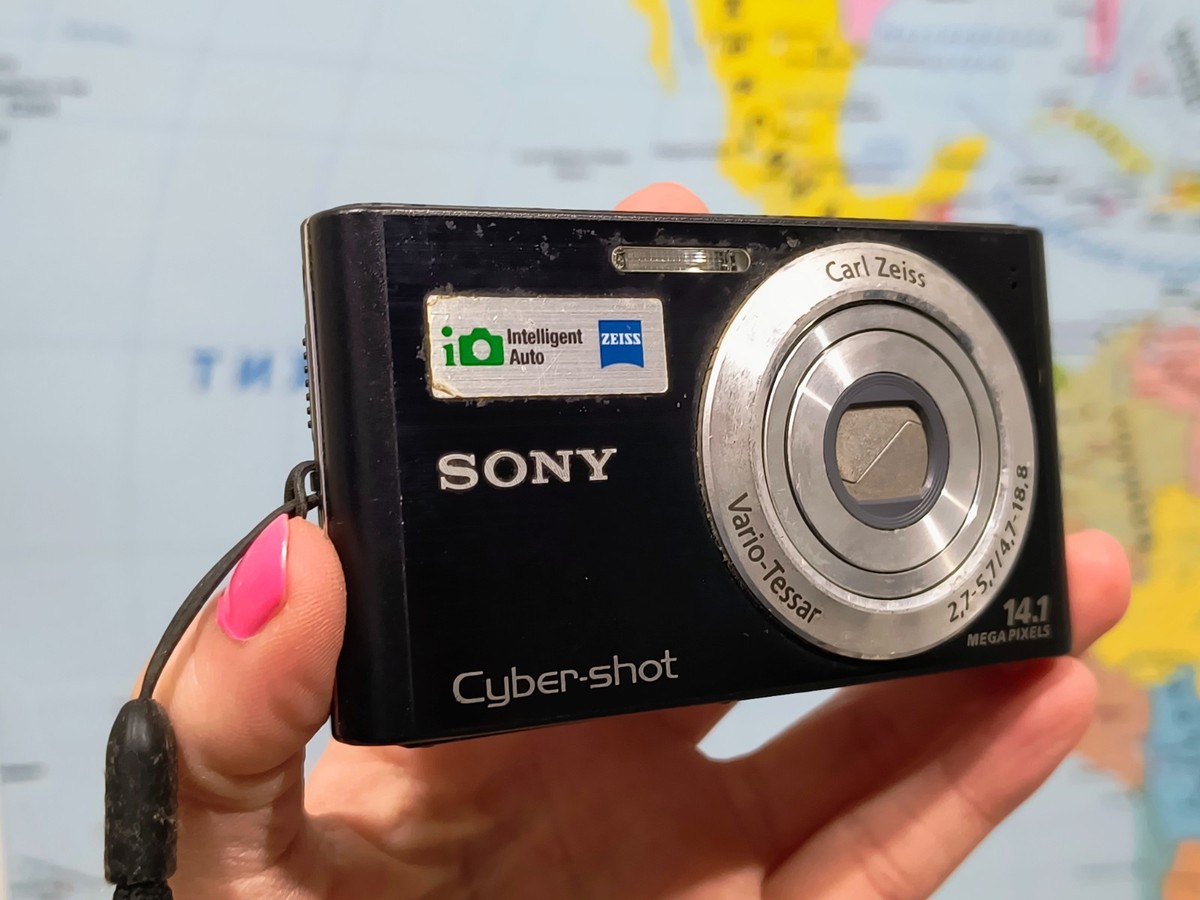 Sony Cyber-shot DSC-W320 14.1MP Digital Camera - Black Fully
