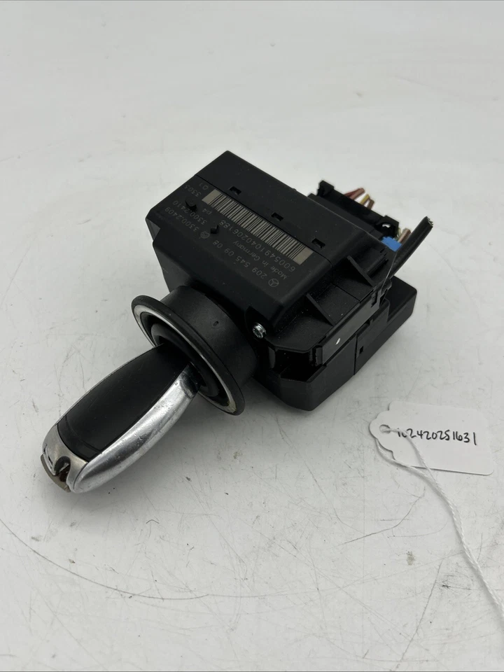 03-09 Mercedes W209 CLK500 Ignition Switch Module with Key 2095450908 - Image 3 of 4