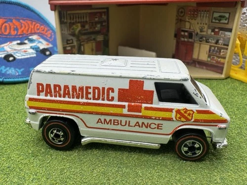 1974 Hot Wheels Redline  Paramedic Super Van Ambulance White Flying Colors HK