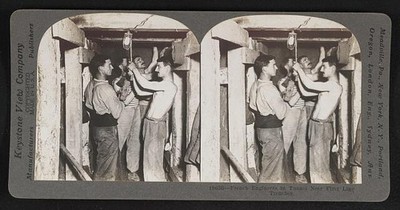 Photo:French engineers in tunnel near first line trenches