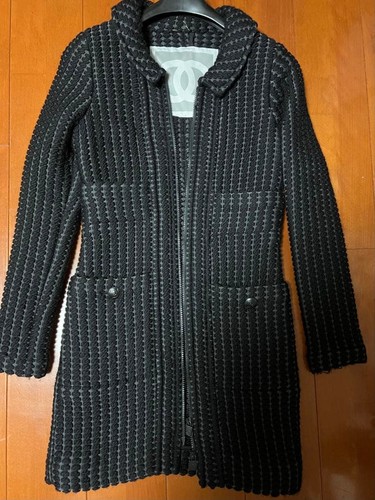 USED JUNK ITEM - 38 CHANEL KNIT JACKET, TWEED-LIKE, WITH COCO MARK. ACCEPTABLE