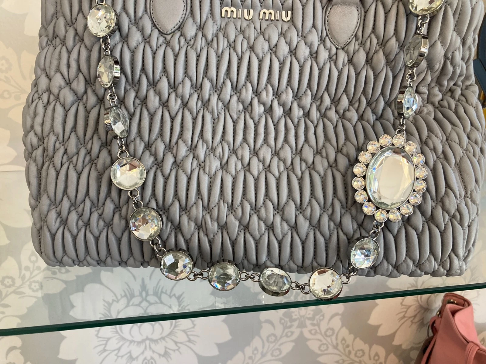 MIU MIU Borsa a mano borsa a tracolla MIU nappa grigia trapuntata in pelle cristallo $3450
