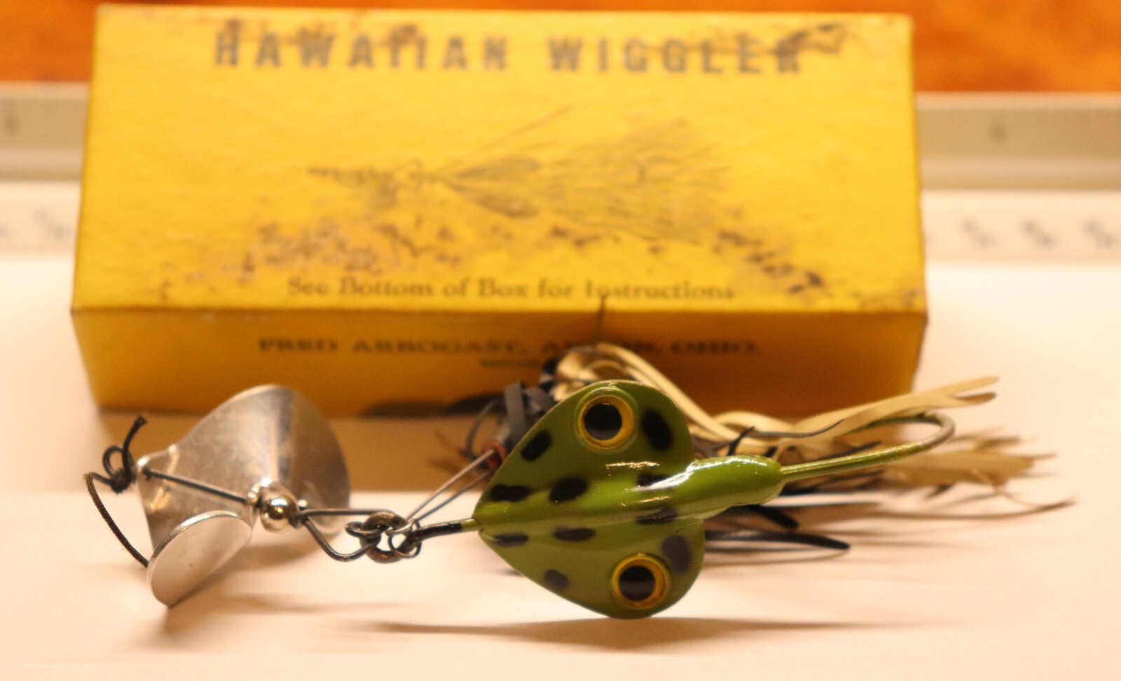 VINTAGE FRED ARBOGAST HAWAIIAN WIGGLER FROG PATTERN FISHING LURE IN
