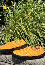The North Face Men  s Thermoball Traction Mule V Summit Gold/TNF Black Size 8