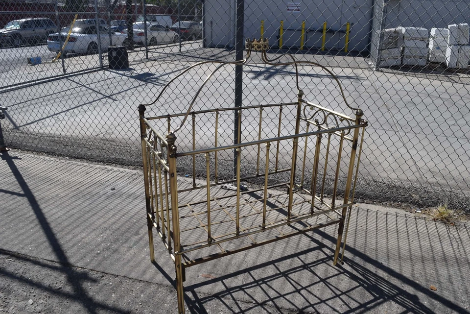 VINTAGE Solid BRASS King Queen Baby Crib Bassinet Center Crown Royal Regal GOLD - Image 2 of 4