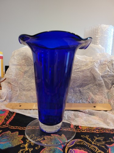 Beautiful Cobalt Blue With Clear Bottom Fluted Art Glass Vase With Ruffled Edge - Picture 3 of 15