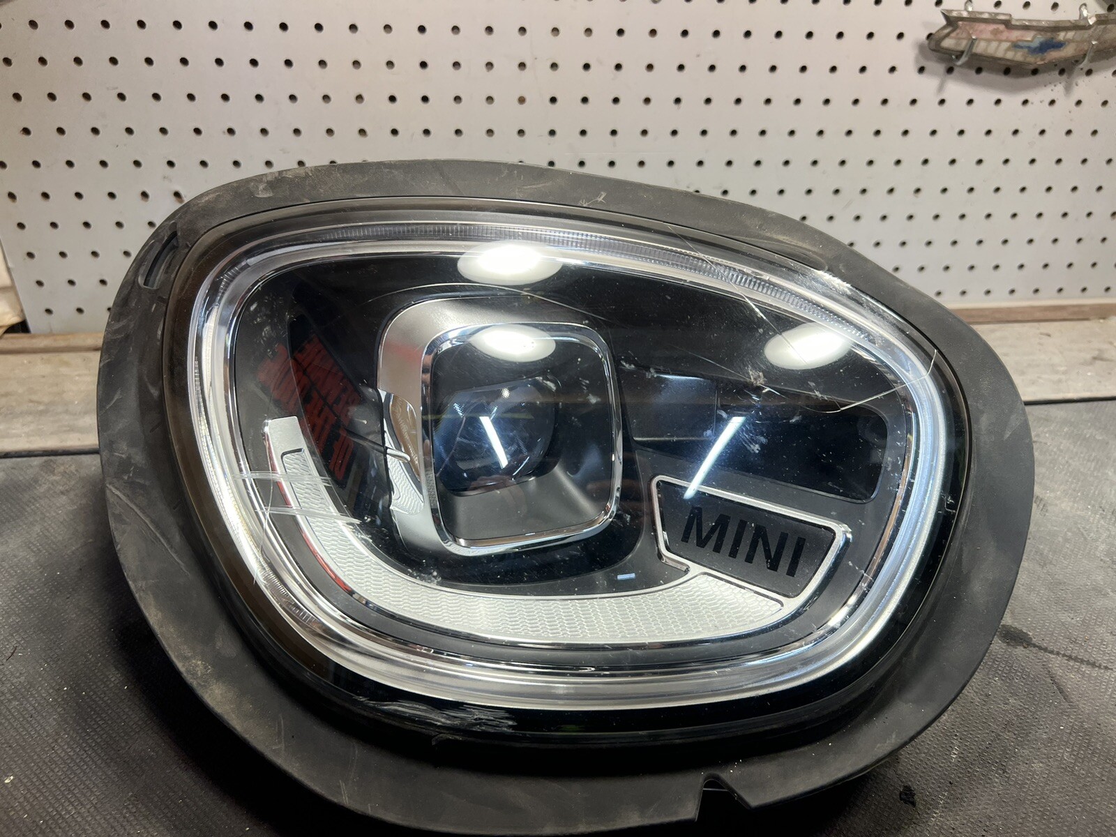 broken mounts 21 22 MINI COOPER COUNTRYMAN passenger led headlight  