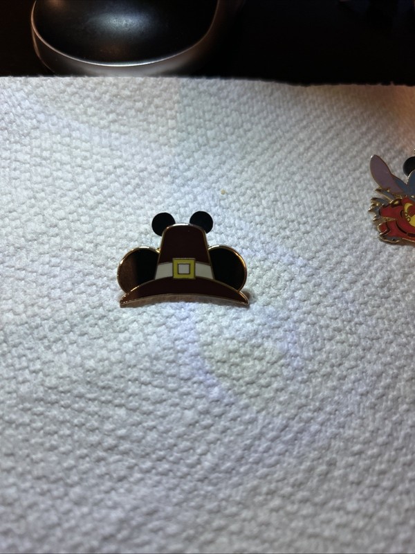 Disney pin 73456 Thanksgiving Pilgrim Hat Mickey Mouse Icon holidays souvenir