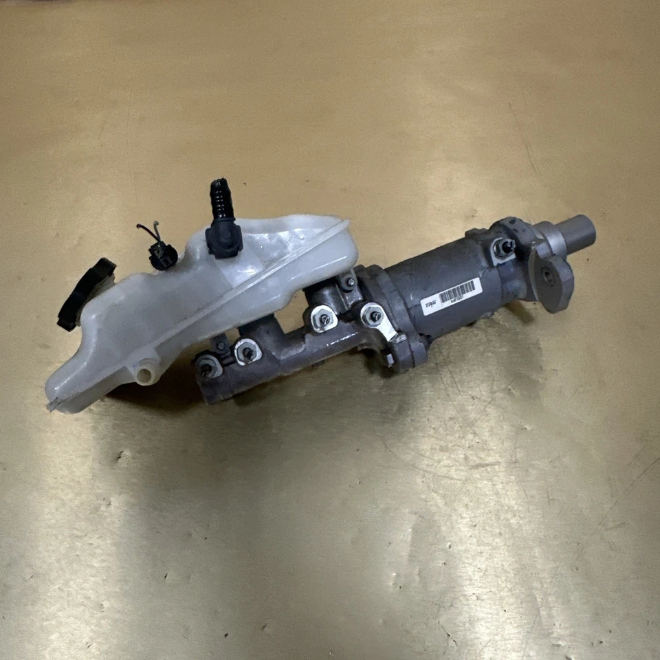 2012- 2015 Chevrolet Volt Cadillac ELR Master Brake Cylinder New OEM 20939077 - Image 4 of 4