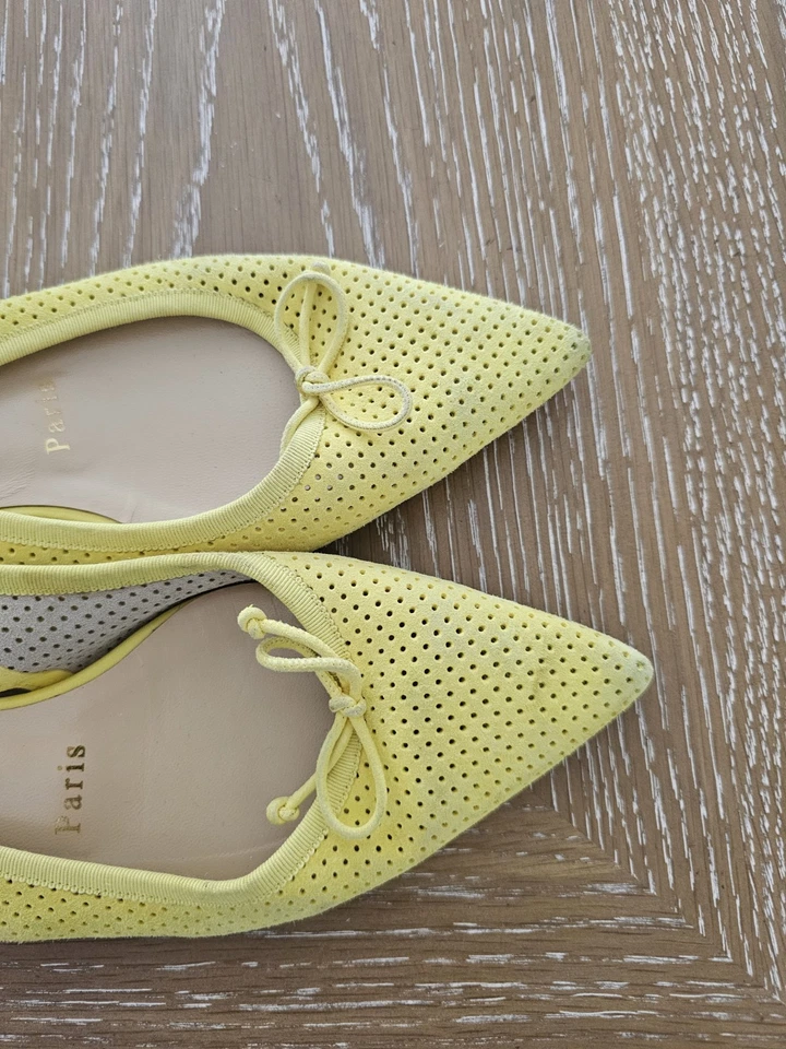 Christian Louboutin 'Hall' Spike Slingback Pisos Talla 7 EE. UU. 37 euros Precio de venta sugerido por el fabricante $695 Foto 2 de 4