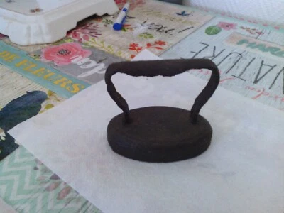 ANCIEN PETIT FER A REPASSER DE DENTELLIÈRE EN FONTE 19 ème - Photo 1/3