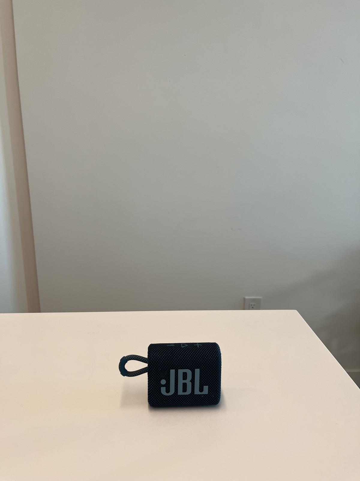 JBL GO 3 Waterproof Bluetooth Speaker in Vibrant Blue-image