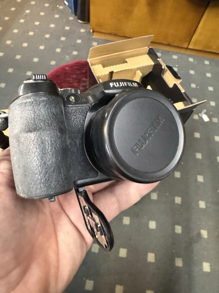 Cámara puente digital Fujifilm Finepix S1500 10,0 MP lente zoom 12x funcionando Foto 4 de 4