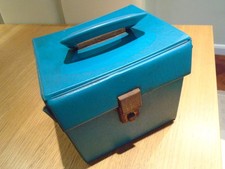 VINTAGE 7"  RECORD CASE  BLUE FAUX LEATHER ,HOLDS 60+ EX  COND.LOCKABLE WITH KEY
