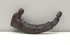 Contenitore calce noce betel inciso corno di bufalo acquatico indonesiano 