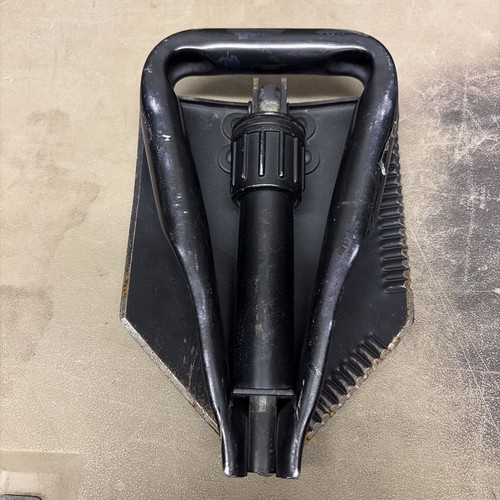 E-TOOL Ames Military Serrated Entrenching Tool Tri-Fold Shovel