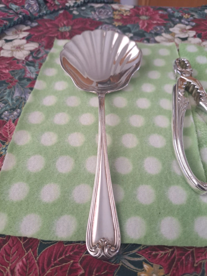 Pinças para salada, quebra-nozes e colher de frutas vermelhas folheadas a prata da Itália Gorham Heritage - Imagem 3 de 4