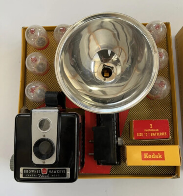 Kodak Brownie Hawkeye ストロボカメラ フラッシュ付き Kodak Brownie Hawkeye with Flash — SILVERTON CAMERA COMPANY