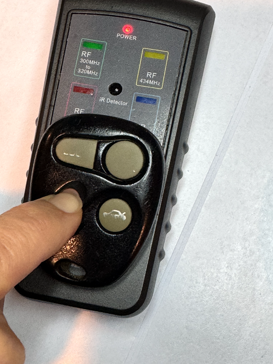 Genuine GM Cadillac CTS Keyless Entry Remote Fob 12223130-50, FCC L2C0005T, 2003-2007