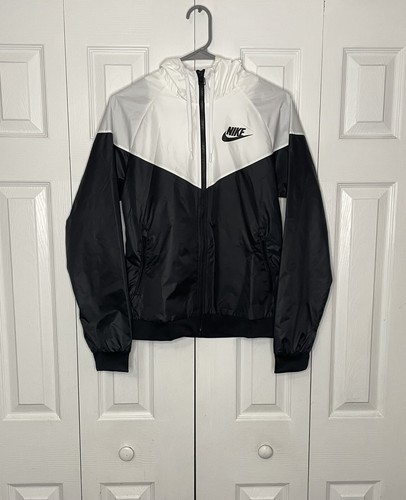 Nike Sportswear Windrunner Jacket Womenâs SZ Small Lightweight CN6910-011 NWT 193154576719 | eBay