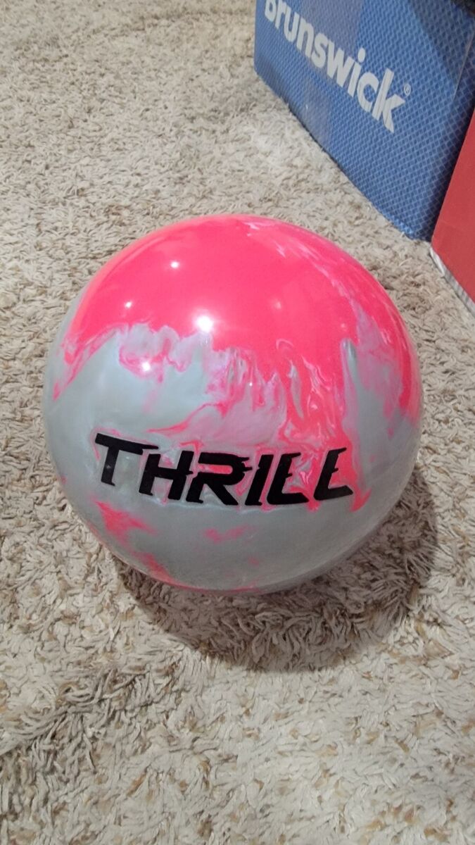 Motiv Top Thrill Hybrid Bowling Ball 1st Quality | 16 Pounds Motiv Top Thrill Hybrid Bowling Ball 1st Quality | 16 Pounds