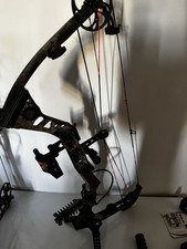 Mathews Outback RH Compound Hunting Bow - 70 lbs Draw Weight - 28" Draw Length