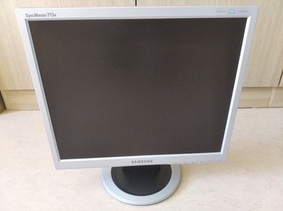 TFT Monitor SAMSUNG SyncMaster713N 17 Zoll VGA  PC Computermonitor SILBER