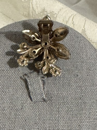 Juego de broches y pendientes Beau Jewels firmados pat pendientes perlas de lava sintética años 50 - Imagen 9 de 15