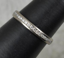 Halb-Ewigkeitsring 18 Karat Weißgold und 21 Diamanten