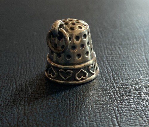 JAMES AVERY THIMBLE SEWING QUILTING 3D CHARM STERLING SILVER RETIRED - Picture 4 of 8