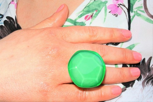 ZSISKA NEU schöner großer Playa Statement sechseckiger Resin Ring grün Gr. L