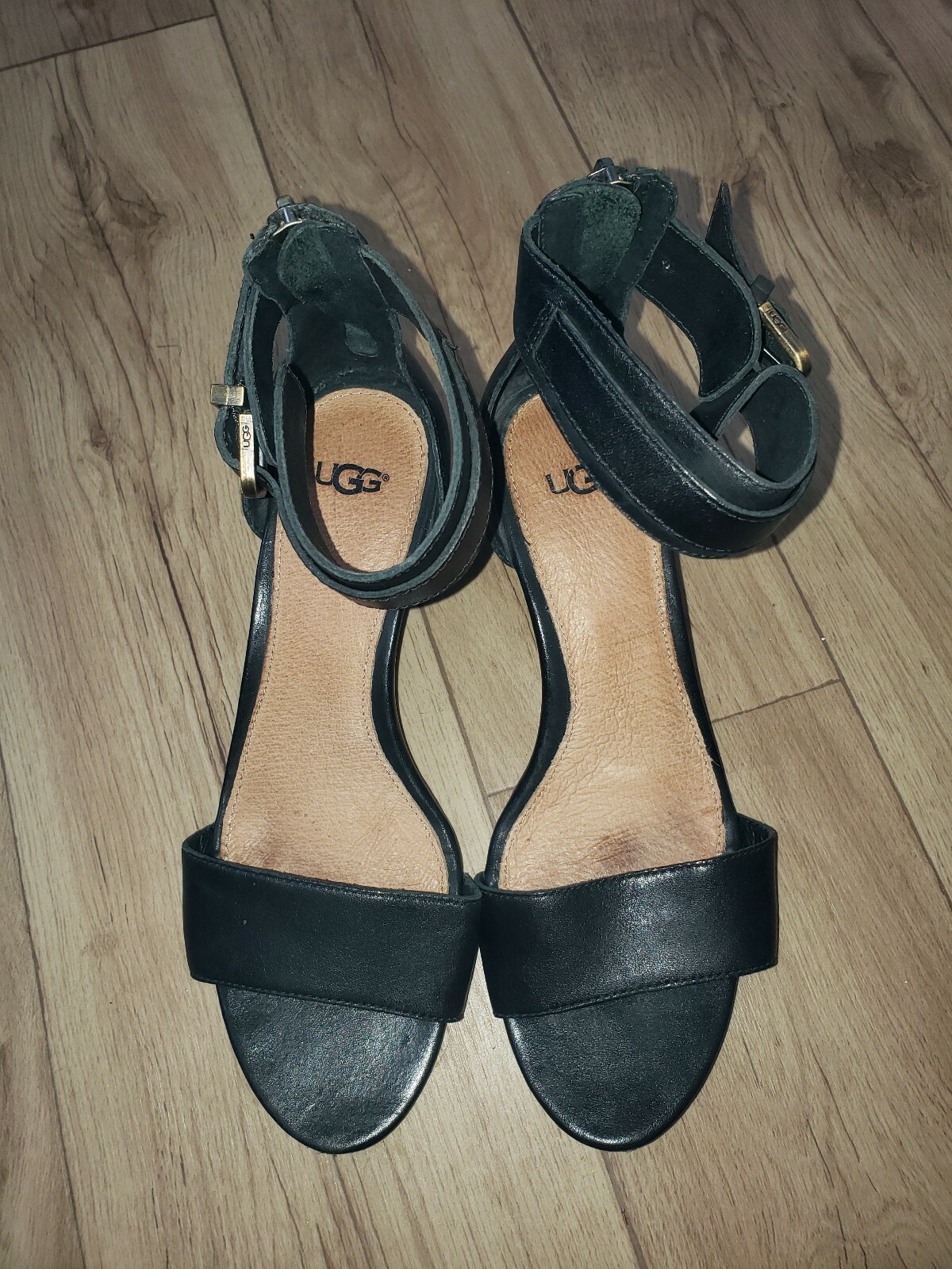 APL Sandali donna Ugg alla caviglia con zeppa bassa misura 8 5 stile 1009708 (Y1)