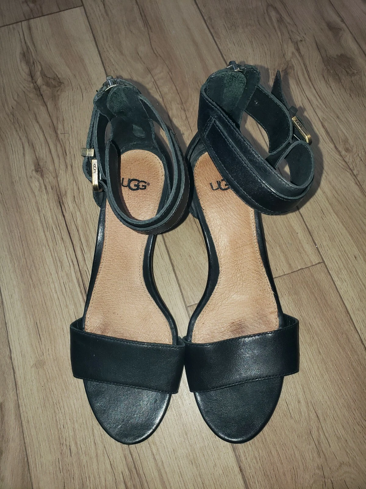 Sandali donna Ugg alla caviglia con zeppa bassa misura 8 5 stile 1009708 (Y1)