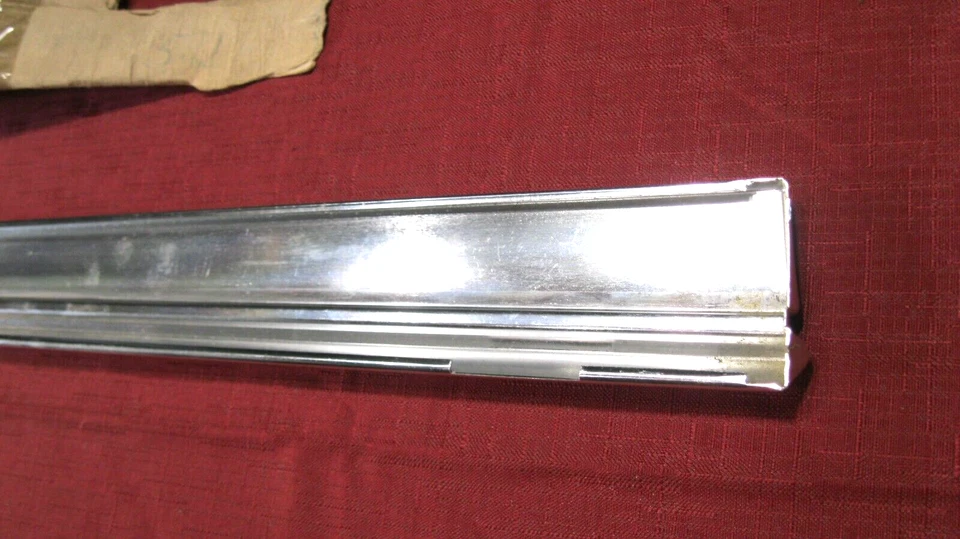 Новый из старых запасов Mopar 1969 Chrysler Newport Заказной молдинг для правой передней двери, 4 двери - Изображение 3 из 4