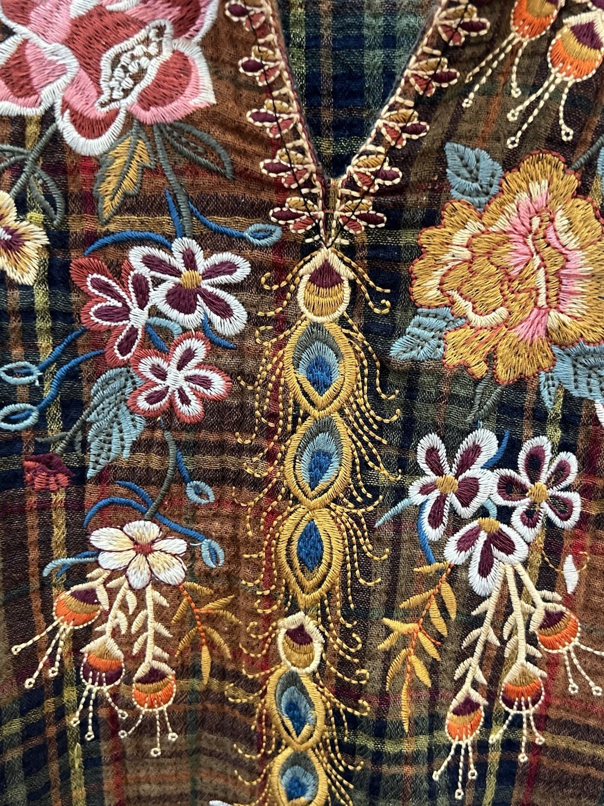 John Mark L bust 47" multi-pattern embroidery vel… - image 3