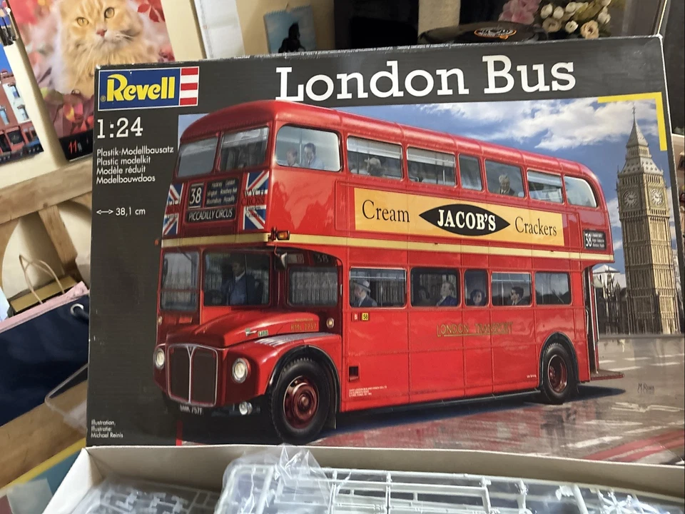 Revell London Bus 1:24 Modellbausatz Nr. 07651 - Bild 2 von 2